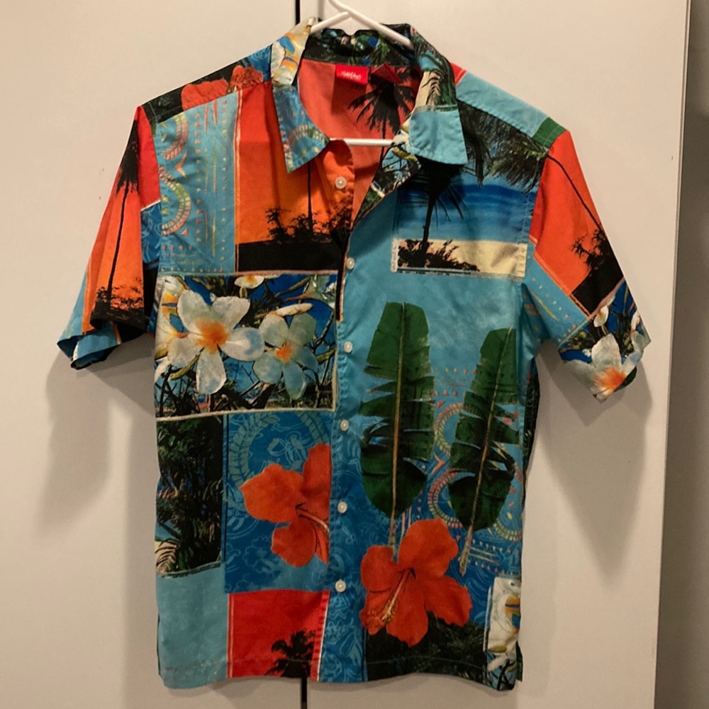 Tropical Hawaiian themed lightweight button up